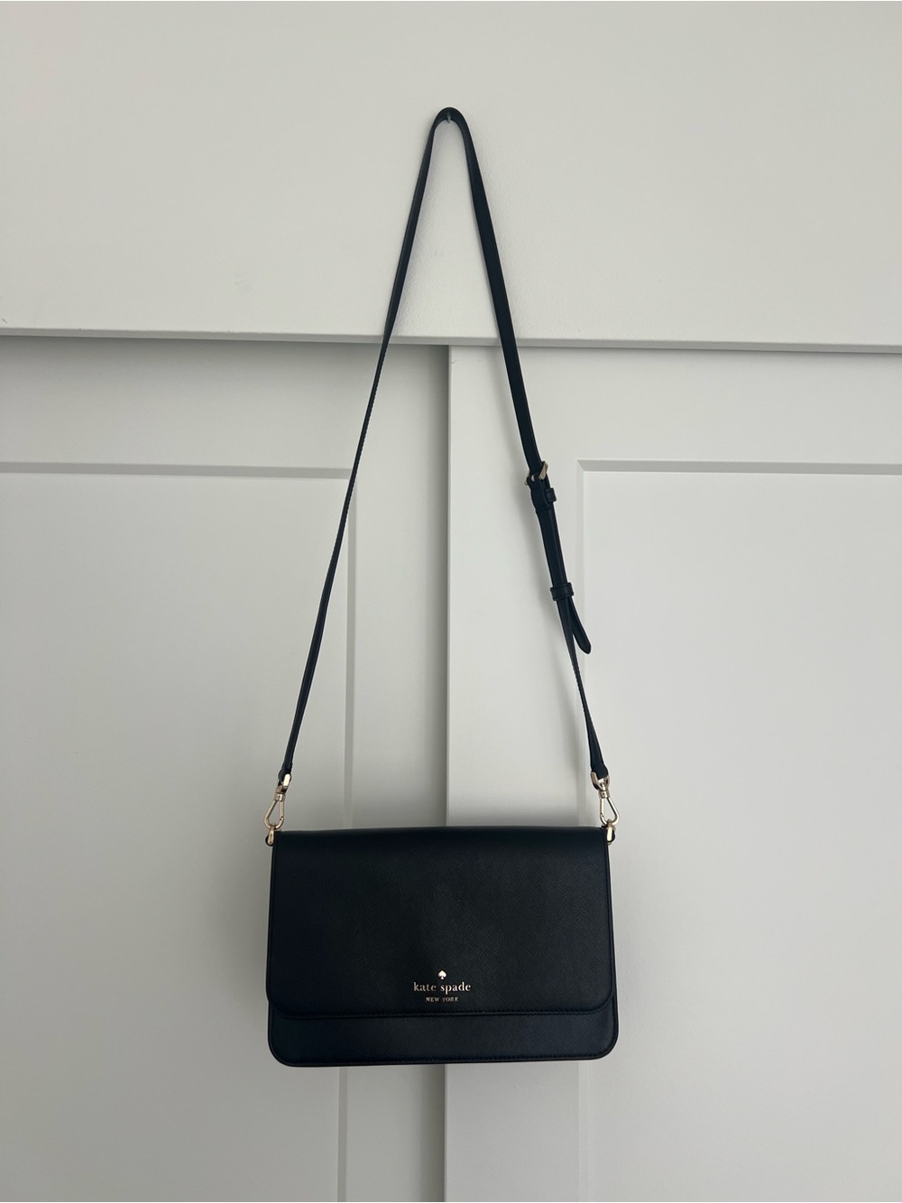 Kate Spade black leather flap crossbody with gold hardware - Picture 2 of 6